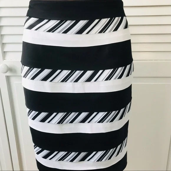 New WHITE HOUSE BLACK MARKET Black White Bumble Bee Skirt Size 2
